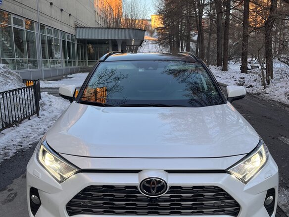 2020 Toyota RAV4 V (XA50), белый, 4000000 рублей - вид 2