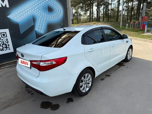2014 Kia Rio III, белый, 800000 рублей - вид 2