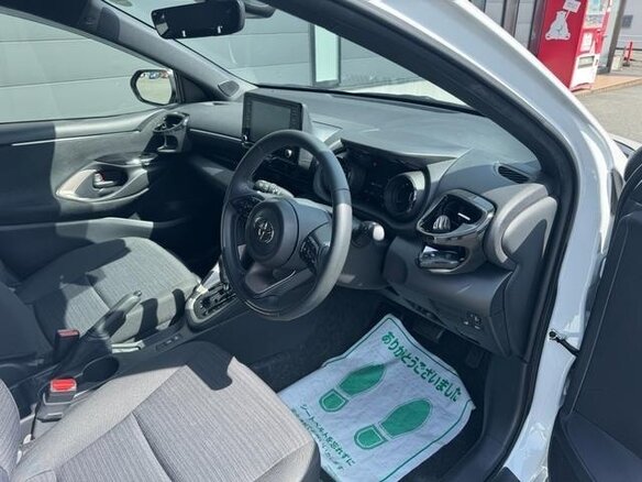 2023 Toyota Yaris IV, белый - вид 7