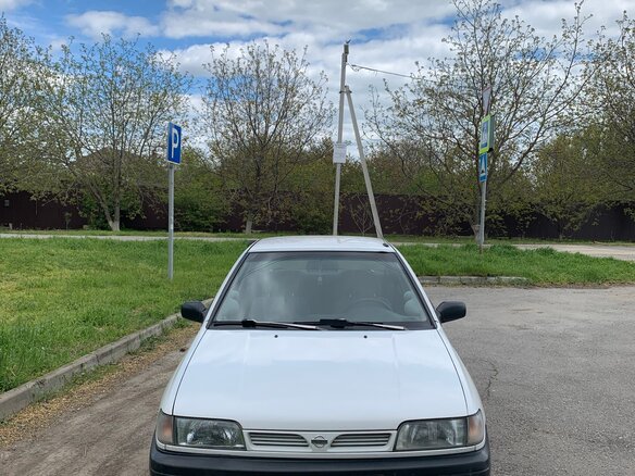 1995 Nissan Sunny N14, белый, 290000 рублей