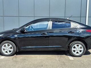 2018 Hyundai Solaris II, чёрный, 855000 рублей, вид 4