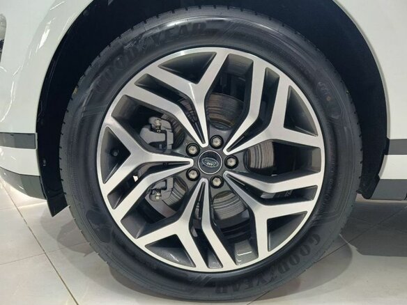 2025 Land Rover Range Rover Evoque L II Рестайлинг, белый, 5699000 рублей - вид 16