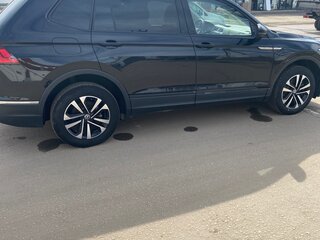 2021 Volkswagen Tiguan Allspace II Рестайлинг, чёрный, 2430000 рублей, вид 3