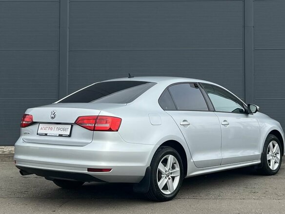 2015 Volkswagen Jetta VI Рестайлинг, серебристый, 1080000 рублей - вид 4