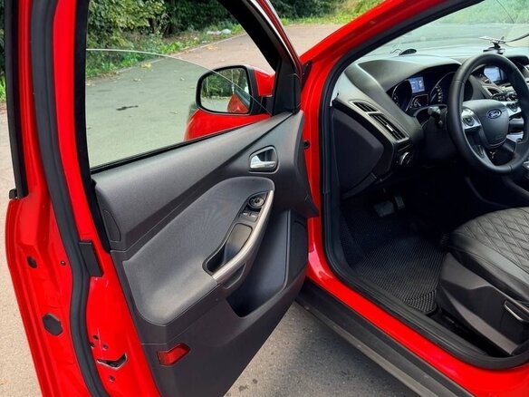 2012 Ford Focus III, красный, 750000 рублей - вид 18