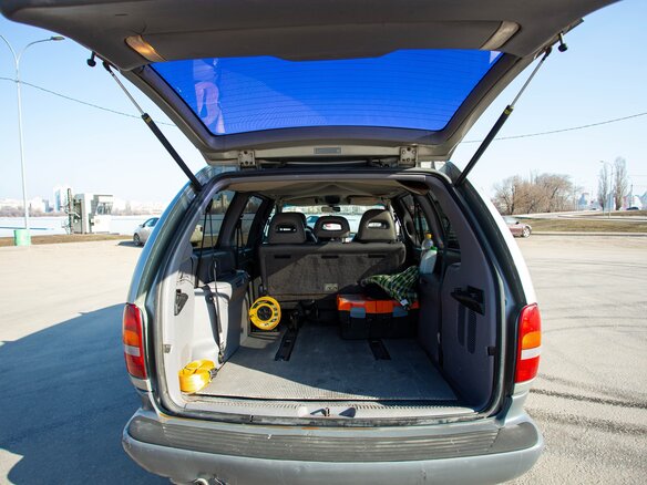 1998 Chrysler Voyager Grand III, серый, 190000 рублей - вид 8