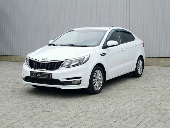 2015 Kia Rio III Рестайлинг, белый - вид 2