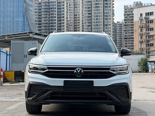2024 Volkswagen Tiguan Allspace II Рестайлинг, чёрный, 2395000 рублей, вид 2