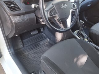 2015 Hyundai Solaris I Рестайлинг, белый, 1500000 рублей, вид 4