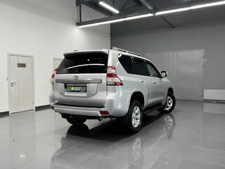 2016 Toyota Land Cruiser Prado 150 Series Рестайлинг 1, серебристый, 3460000 рублей, вид 2