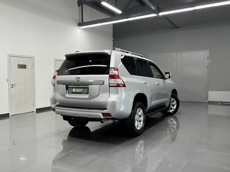 2016 Toyota Land Cruiser Prado 150 Series Рестайлинг 1, серебристый, 3525000 рублей, вид 2