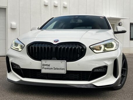 2022 BMW 1 серии 118i III (F40), белый, 1850000 рублей, вид 3