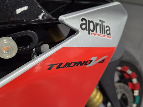 2018 Aprilia Tuono V4, серый, 950000 рублей - вид 9