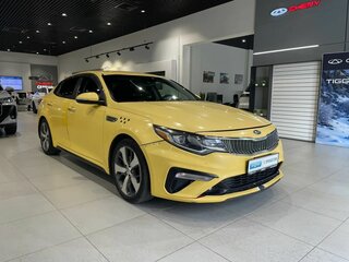 2019 Kia Optima IV Рестайлинг, красный, 852000 рублей, вид 3