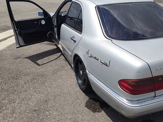 1999 Mercedes-Benz E-Класс 200 II (W210, S210) Рестайлинг, серебристый, 250000 рублей, вид 4