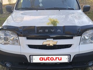2017 Chevrolet Niva I Рестайлинг, белый, 700000 рублей, вид 2