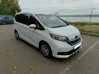 2020 Honda Freed II Рестайлинг, белый, 1530000 рублей, вид 2