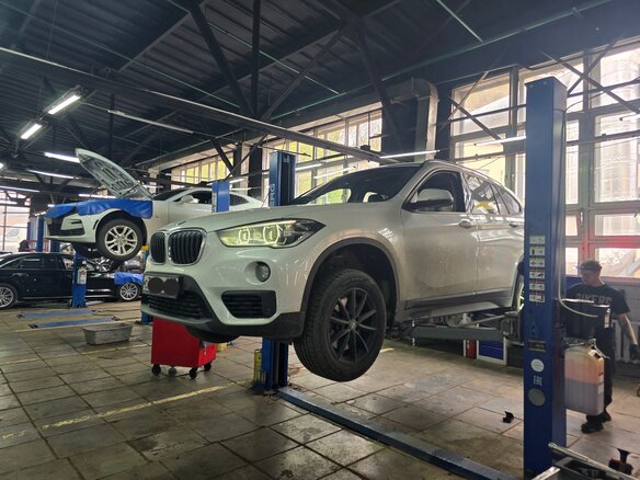 2019 BMW X1 20i xDrive II (F48), белый, 2649000 рублей - вид 5