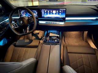 2025 BMW 5 серии 523d xDrive VIII (G60/G61/G68), чёрный, 7390000 рублей, вид 5