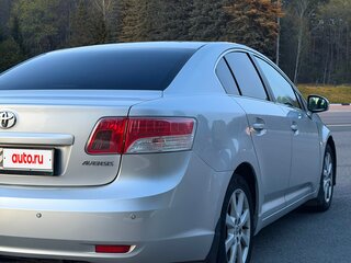 2009 Toyota Avensis III, серебристый, 1050000 рублей, вид 3