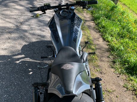 2009 Harley-Davidson V-Rod, серый, 2000000 рублей, вид 4