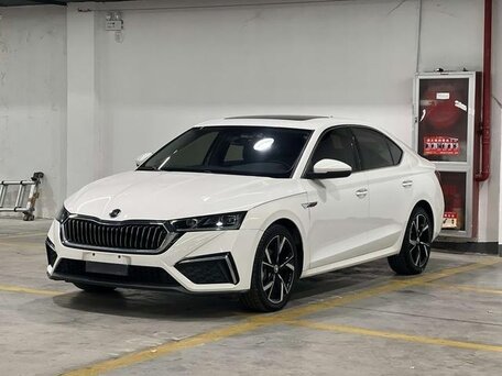 2022 Skoda Octavia IV (A8), белый, 2190000 рублей, вид 1