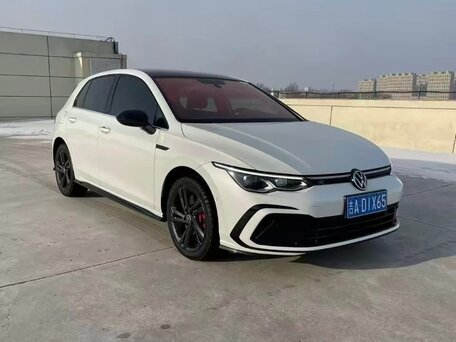 2023 Volkswagen Golf VIII, белый, 1770000 рублей, вид 1