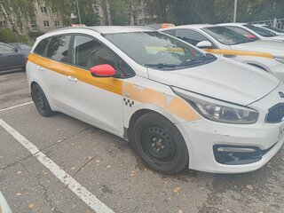 2017 Kia Ceed II Рестайлинг, белый, 700000 рублей, вид 4