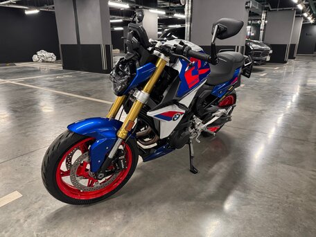 2025 BMW F 900 R, синий, 1370000 рублей, вид 3