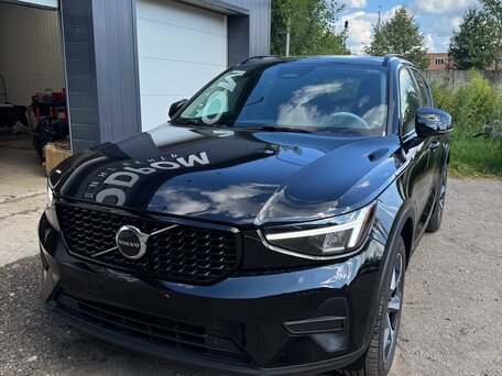 2023 Volvo XC40 I Рестайлинг, чёрный, 6700000 рублей, вид 3