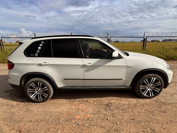 2011 BMW X5 30d II (E70) Рестайлинг, белый, 1999999 рублей - вид 2