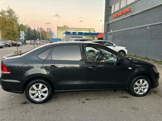 2017 Volkswagen Polo V Рестайлинг, чёрный, 650000 рублей, вид 2