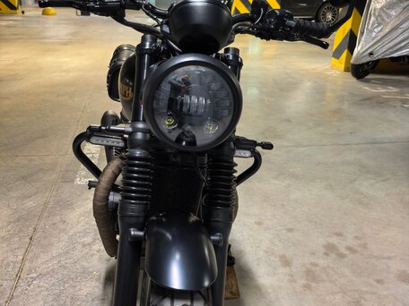 2021 Triumph Street Twin, чёрный, 950000 рублей, вид 3