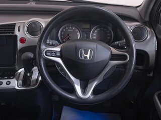 2010 Honda Stream II Рестайлинг, белый, 1100000 рублей, вид 3
