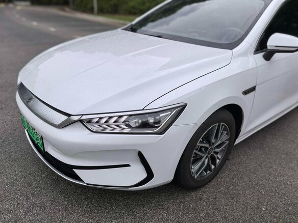 2023 BYD Qin Plus EV 500 I, белый, 1450005 рублей - вид 6