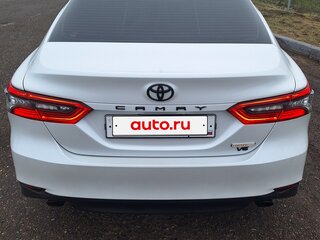 2022 Toyota Camry VIII (XV70) Рестайлинг, белый, 3800000 рублей, вид 3