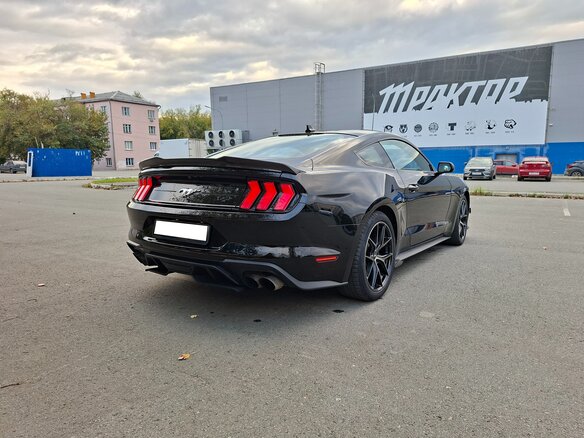 2022 Ford Mustang VI Рестайлинг, чёрный, 3480000 рублей - вид 12