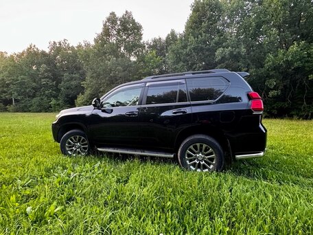 2017 Toyota Land Cruiser Prado 150 Series Рестайлинг 2, чёрный, 5490000 рублей, вид 4