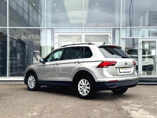 2021 Volkswagen Tiguan II Рестайлинг, серебристый, 3100000 рублей, вид 4