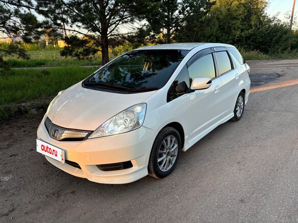 2011 Honda Fit Shuttle I, белый, 880000 рублей