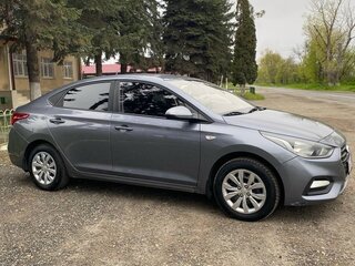 2017 Hyundai Solaris II, серый, 900000 рублей, вид 5