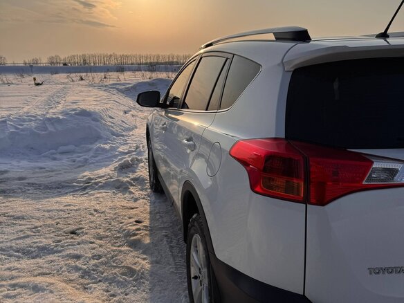 2014 Toyota RAV4 IV (XA40), белый, 2000000 рублей - вид 6