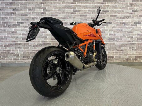 2024 KTM 1390 Super Duke R, оранжевый, 2085000 рублей, вид 5