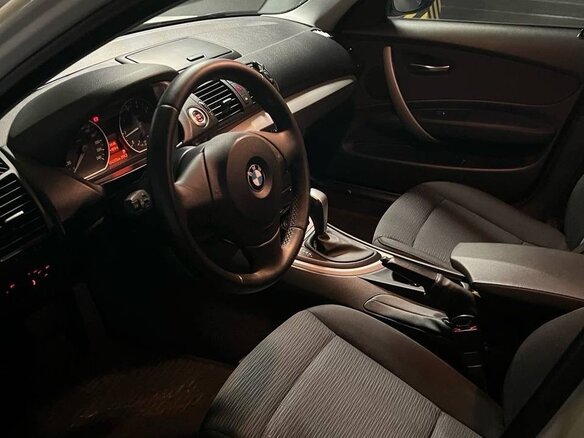 2011 BMW 1 серии 116i I (E81/E82/E87/E88) Рестайлинг, белый, 950000 рублей - вид 13