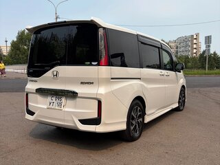2017 Honda Stepwgn Spada V, белый, 1750000 рублей, вид 4