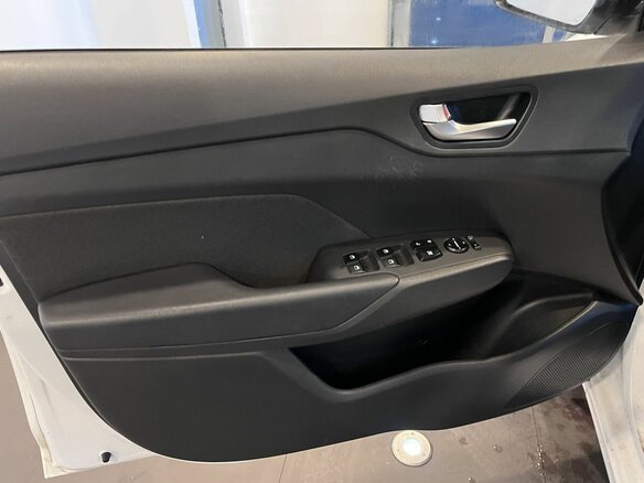 2022 Hyundai Solaris II Рестайлинг, белый, 1549000 рублей - вид 21