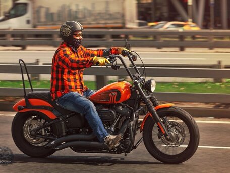 2021 Harley-Davidson Street Bob, оранжевый, 1740000 рублей, вид 3