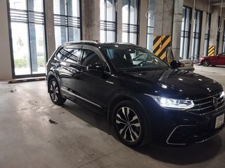 2021 Volkswagen Tiguan Allspace II Рестайлинг, чёрный, 3600000 рублей, вид 2