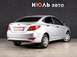 2014 Hyundai Solaris I Рестайлинг, серебристый, 700000 рублей, вид 4