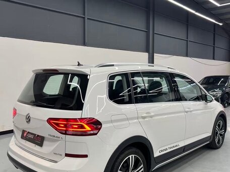 2020 Volkswagen Touran Cross L II, белый, 1900000 рублей, вид 5